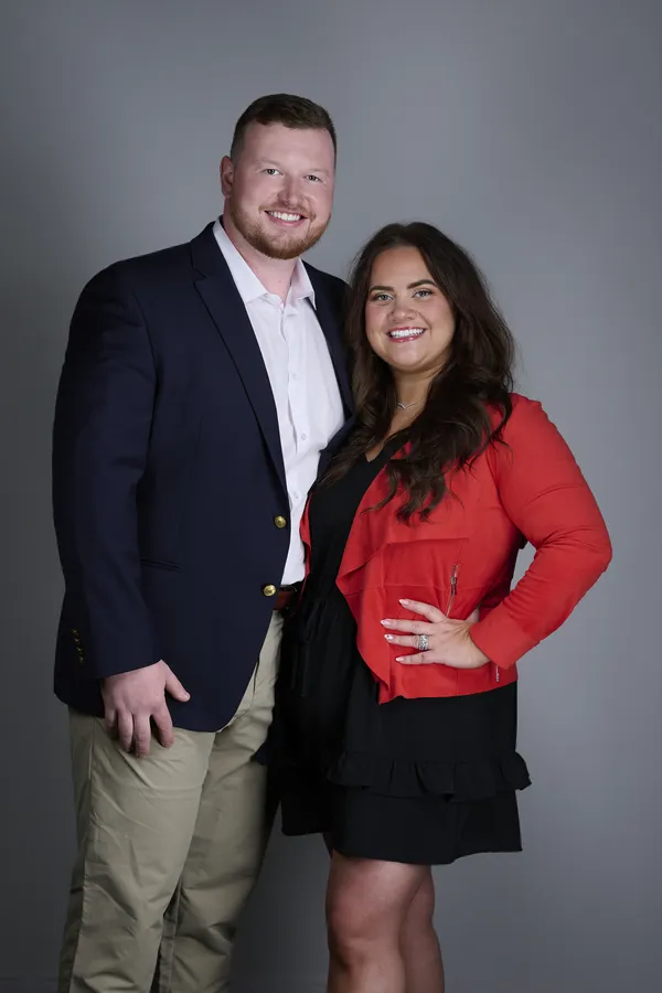 What to Wear for LinkedIn Headshots: Men’s and Women’s Guide - Wardrobe Guide article