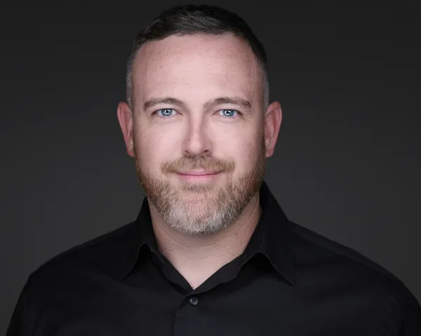 LinkedIn Profile Photo Tips: Stand Out to Recruiters - LinkedIn Tips article